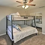 Lake Havasu Home Pool And Mtn Views, 1 Mi To Lake