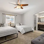 Playpool Oasis-Pool, Spa, Garage, Great Lake Views