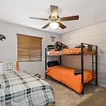 Playpool Oasis-Pool, Spa, Garage, Great Lake Views
