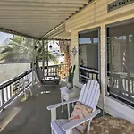 Cozy Lake Havasu City Home With Dock And Beach Access!