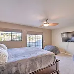Stunning Lake Havasu City Getaway With Hot Tub!