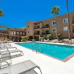 Pool King Lake Suite-Walk To Dt & Lake!