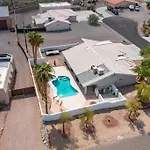 Boho House - Pool, Spa, Boat Parking, Central