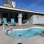 Cute 2 Bedroom Home With Pool And Rv Parking
