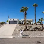Peaceful Desert Villa W/Lake View & Spa