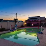 Sunset Paradise . Pool . Bbq . Smart Tv . Sleeps10