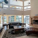 Golf Course Luxury Retreat On Hogan