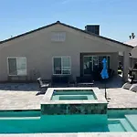 Paradise Oasis! Waterfall Pool & Spa