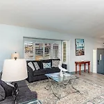 Lakeview Home Minute From New Launch With Pool And Spa