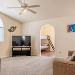 Daytona Beautiful, Spacious, 5 Bedrooms, 4 Bathrooms Big House