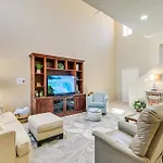 Lake Havasu City Gem With Patio And Pool Access!