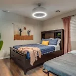 Peruvian-4 Bed Desert Oasis -Pool, Hot-Tub &Outdoor Kitchen