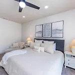New Home Modern Central Spacious