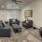 Newly Remodeled Family Friendly Home Near Lake