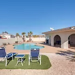 Sunny Home With Pool And Patio About 3 Miles To The Lake!