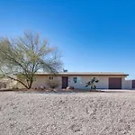 Sunny Home With Pool And Patio About 3 Miles To The Lake!