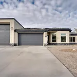 Newly Constructed Lake Havasu Home With Pool