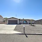 Home With Patio And Grill Less Than 3 Mi To Lake Havasu!