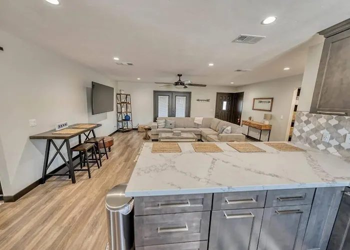 New! Beachy Lake Havasu Getaway