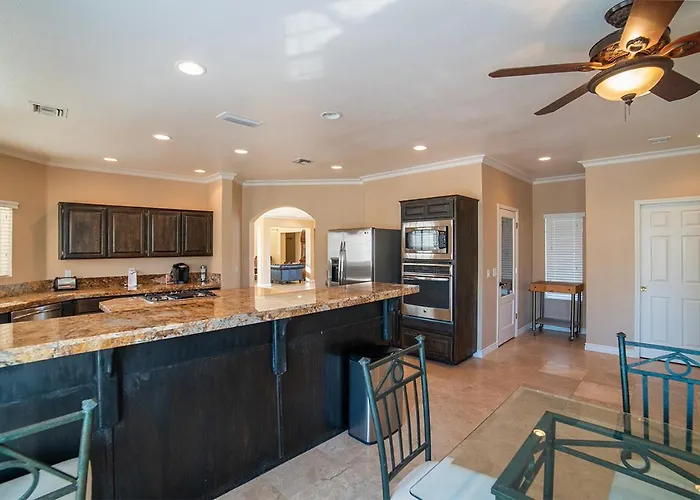 Golf Course Luxury Retreat On Hogan