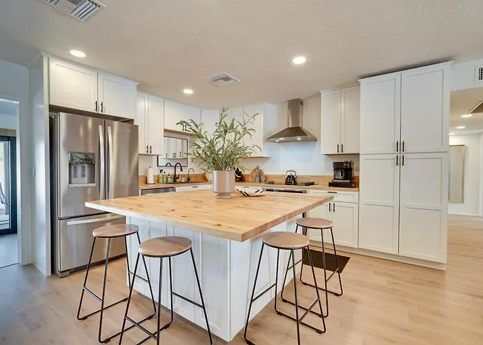 Pet-Friendly Arizona Home - Pool, Grill And Fire Pit