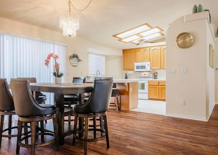Daytona Beautiful, Spacious, 5 Bedrooms, 4 Bathrooms Big House
