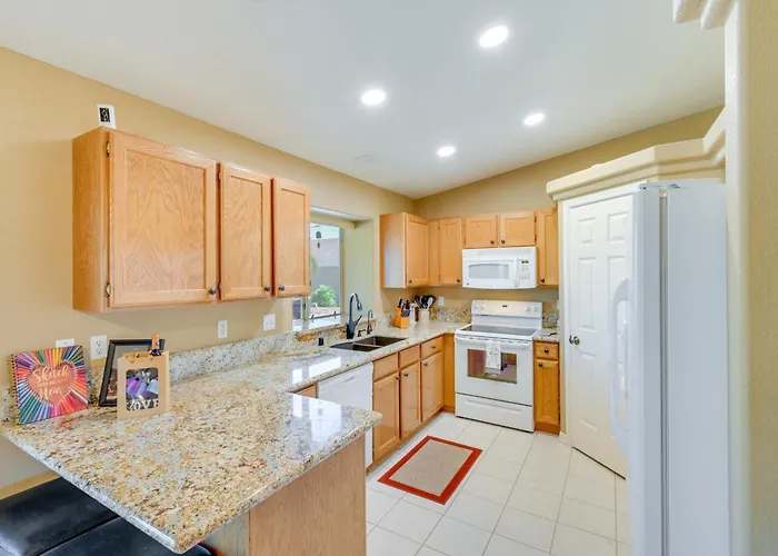 Pet-Friendly Arizona Abode About 5 Mi To Beach And Golf!