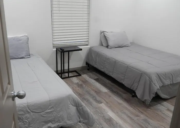 Newly Remodeled Family Friendly Home Near Lake