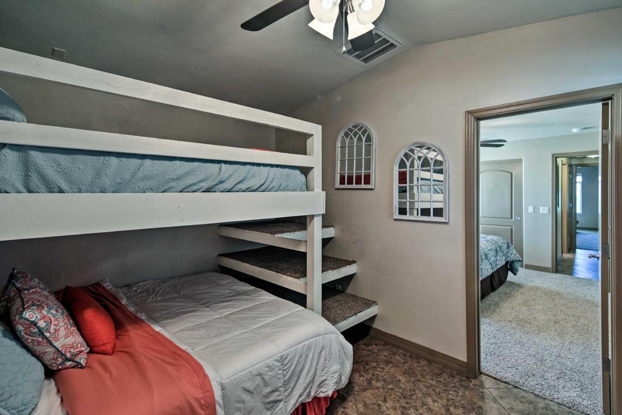 Havasu With Pool, Hot Tub And Views Holiday home *