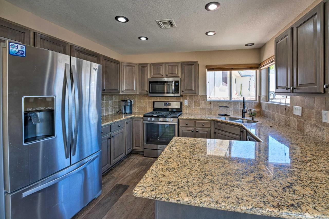 Holiday home With Private Pool And Bbq, 4 Mi To Havasu! *