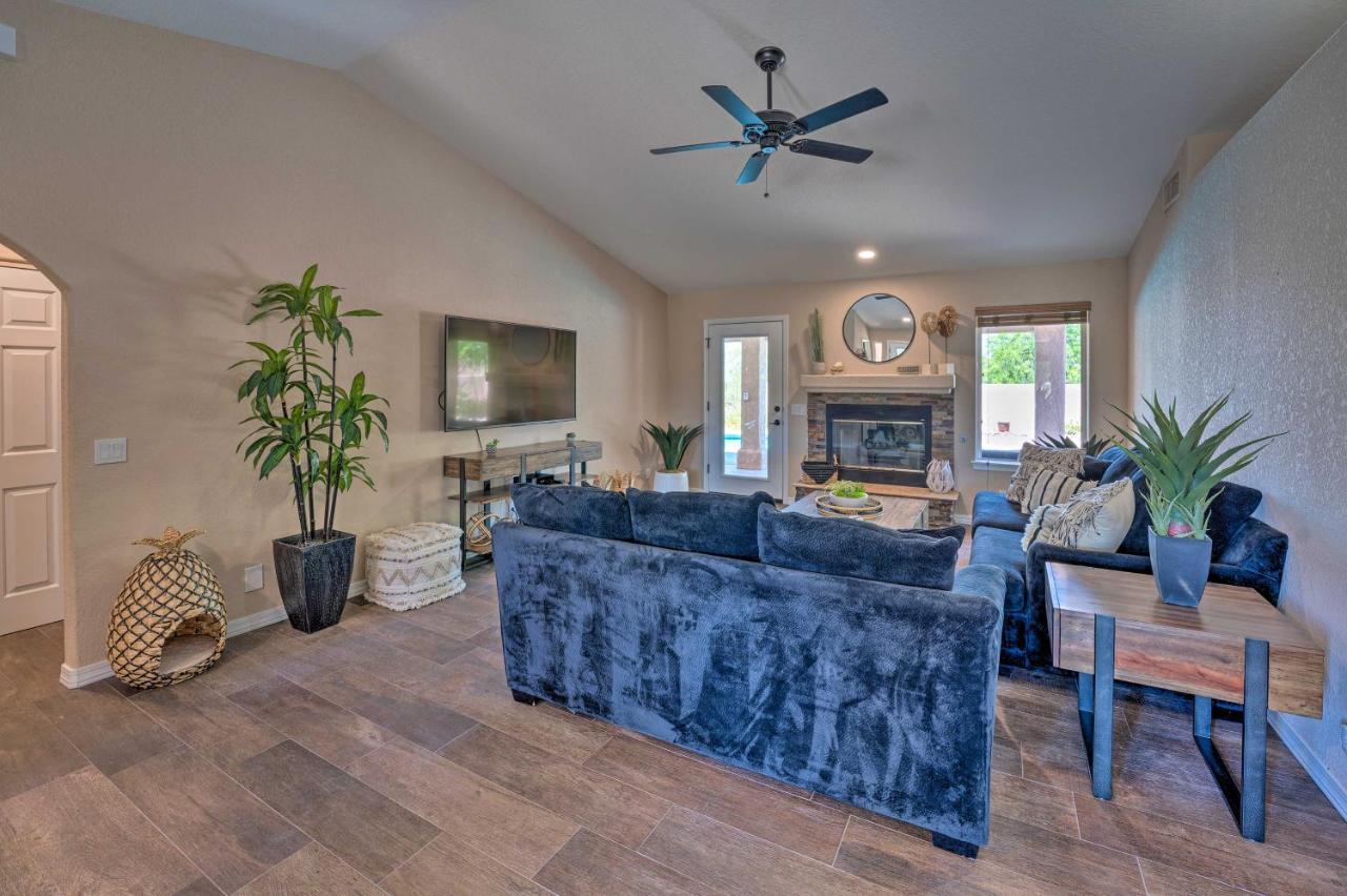 Holiday home With Private Pool And Bbq, 4 Mi To Havasu!