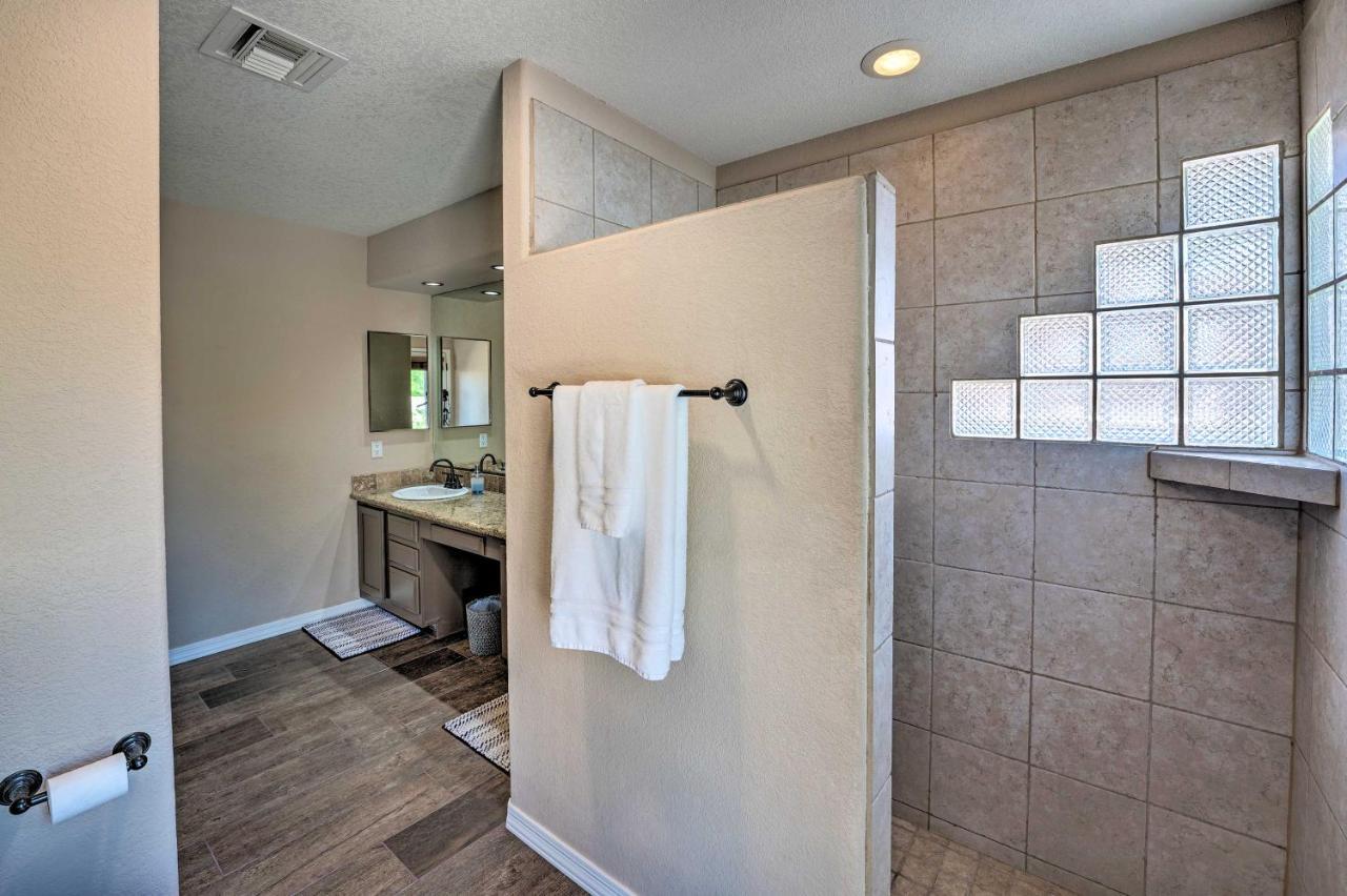 With Private Pool And Bbq, 4 Mi To Havasu! Holiday home *