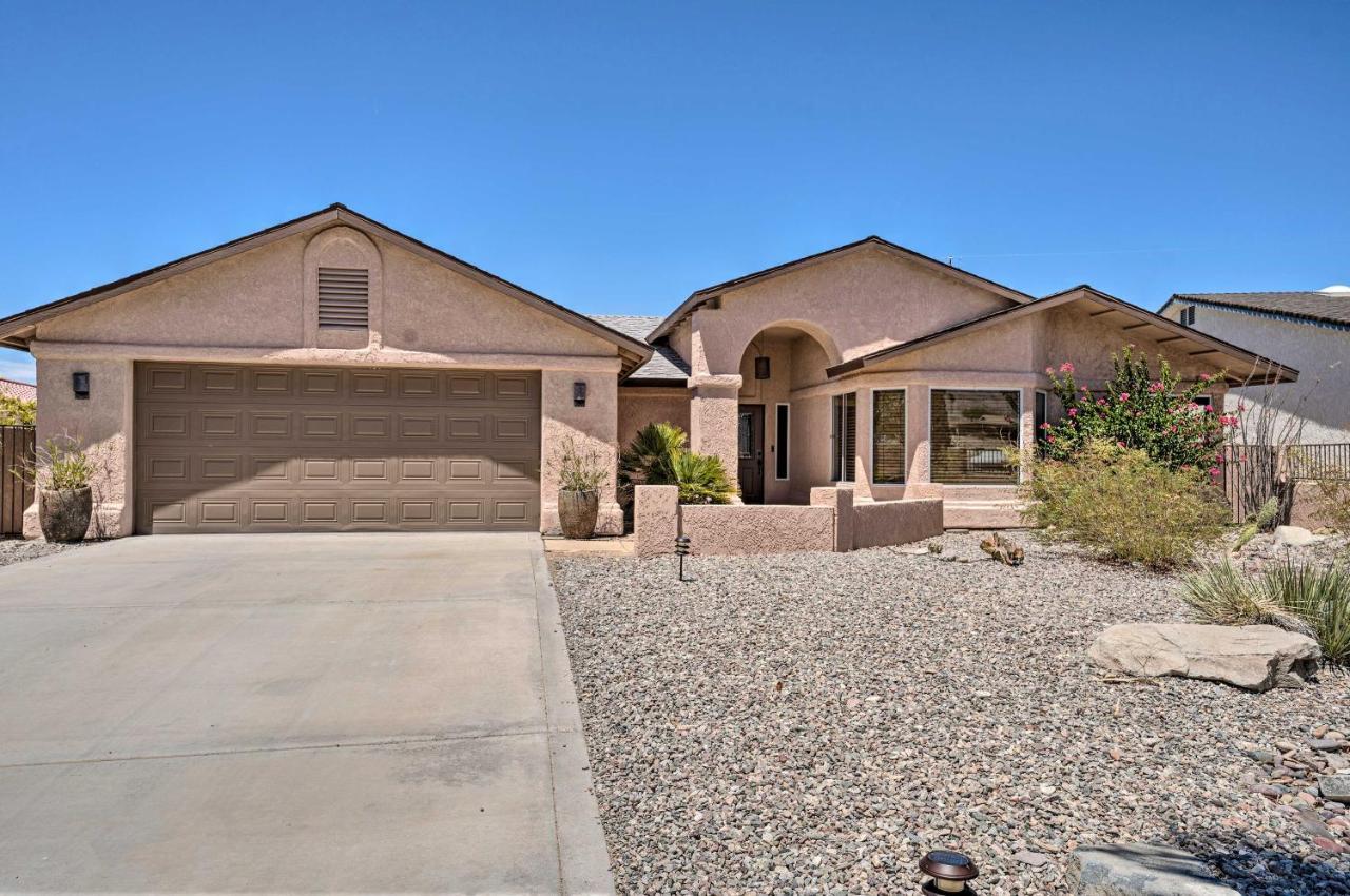 With Private Pool And Bbq, 4 Mi To Havasu! *
