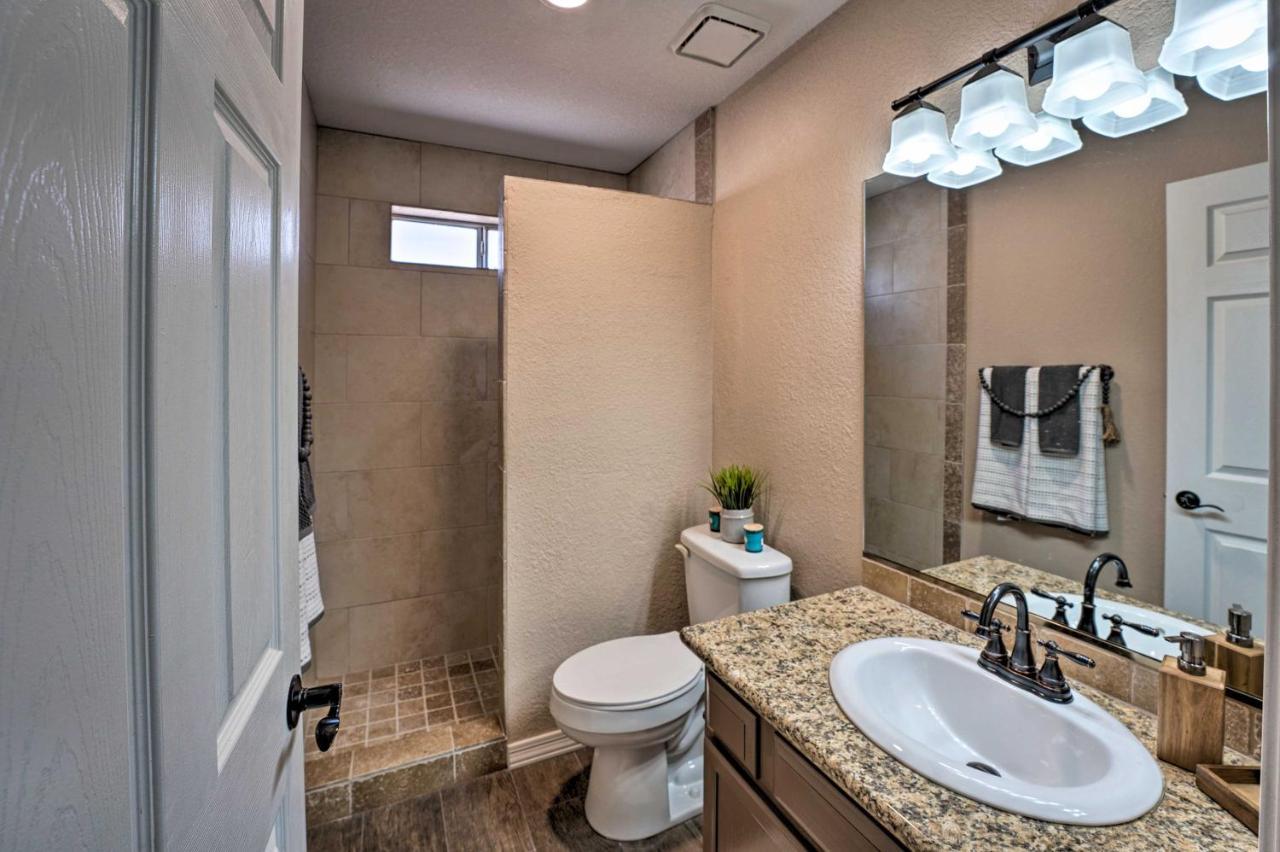 With Private Pool And Bbq, 4 Mi To Havasu! *