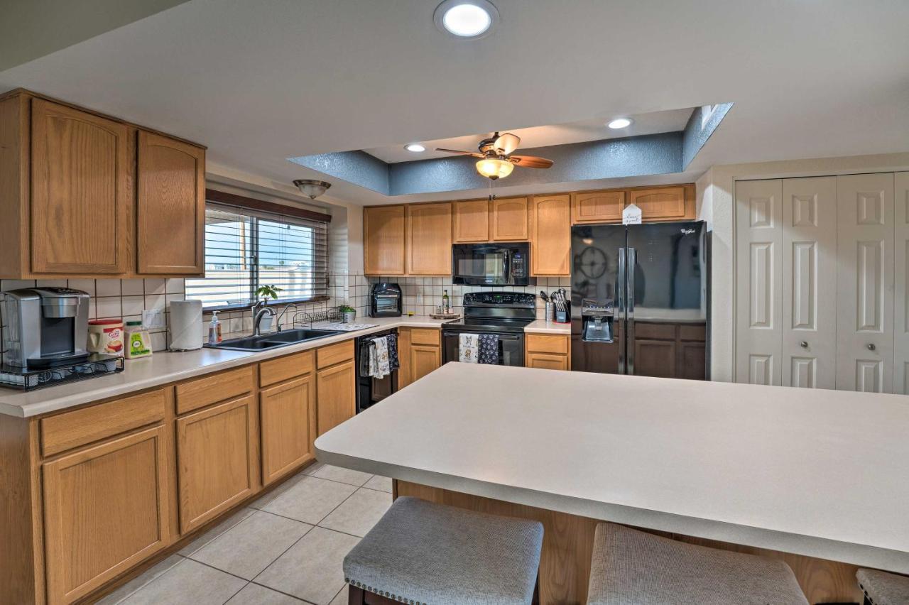 Havasu Oasis With Pool, 2 Mi To Downtown Holiday home *
