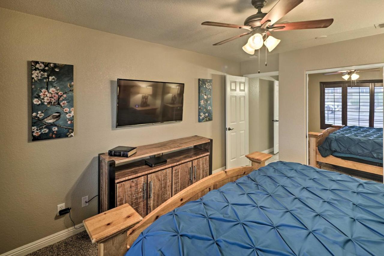 Havasu Pool And Mtn Views, 1 Mi To Holiday home