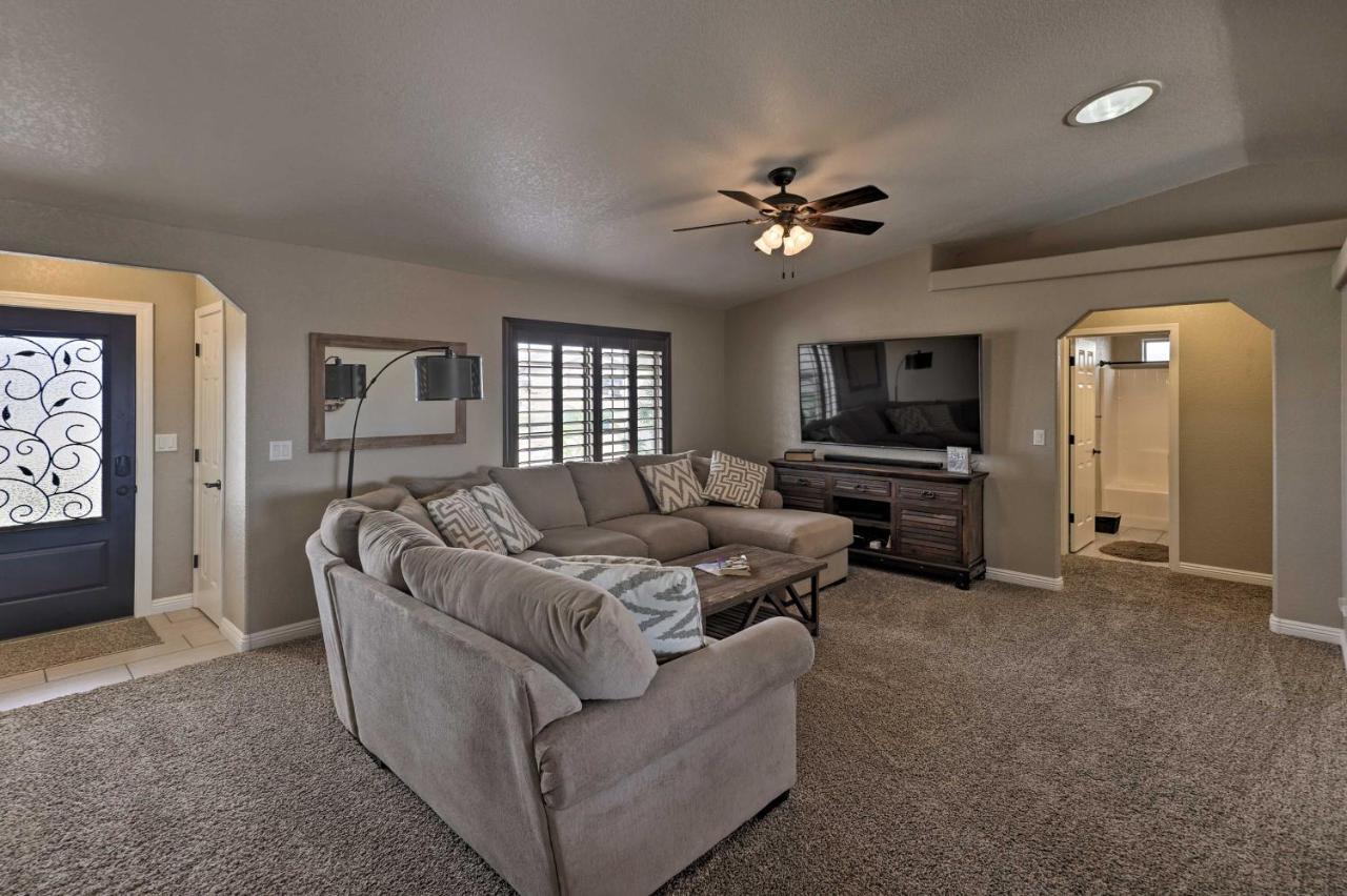 Havasu Pool And Mtn Views, 1 Mi To Holiday home Lake Havasu City