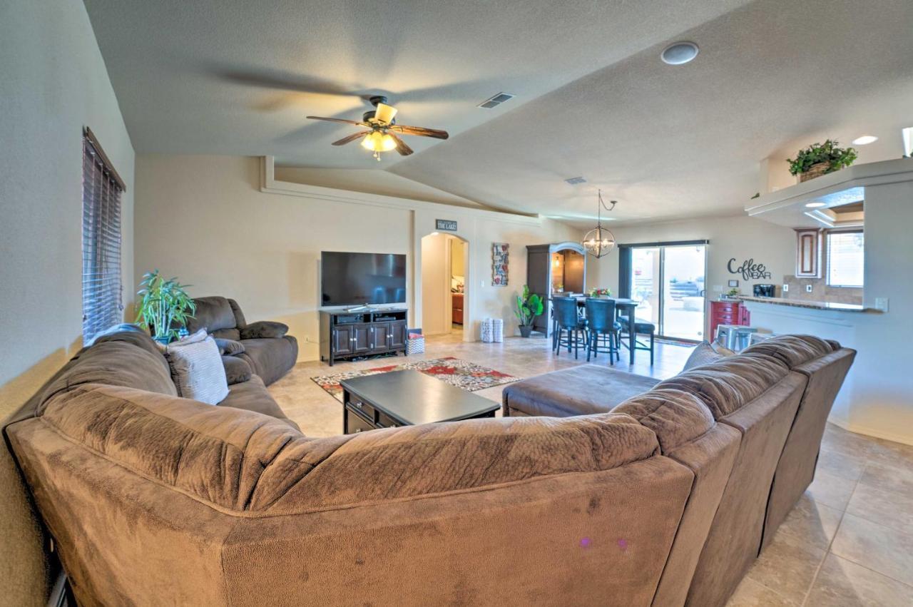 Bright Lake Havasu With New Backyard Oasis!