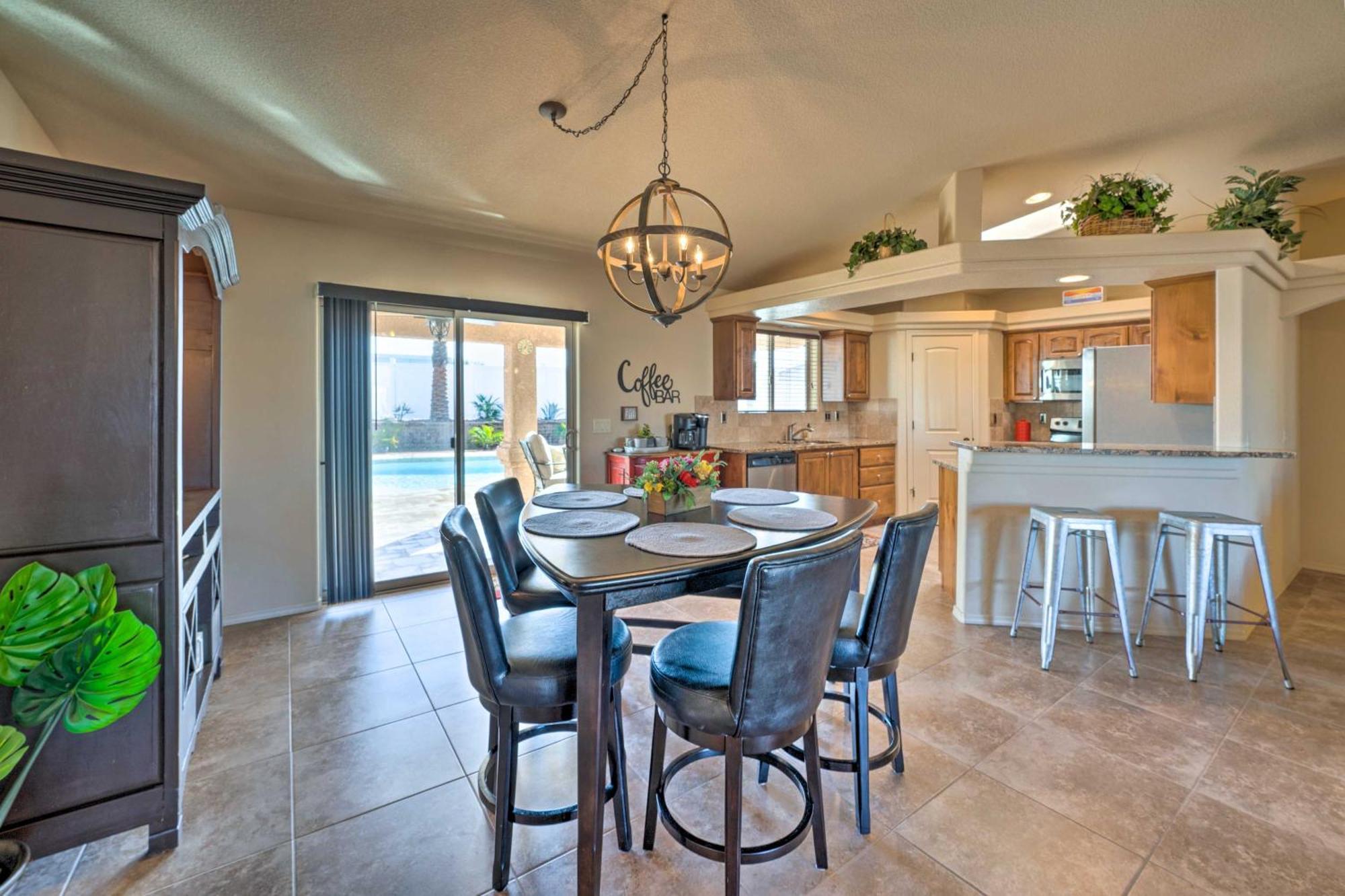 Bright Lake Havasu With New Backyard Oasis! Holiday home *
