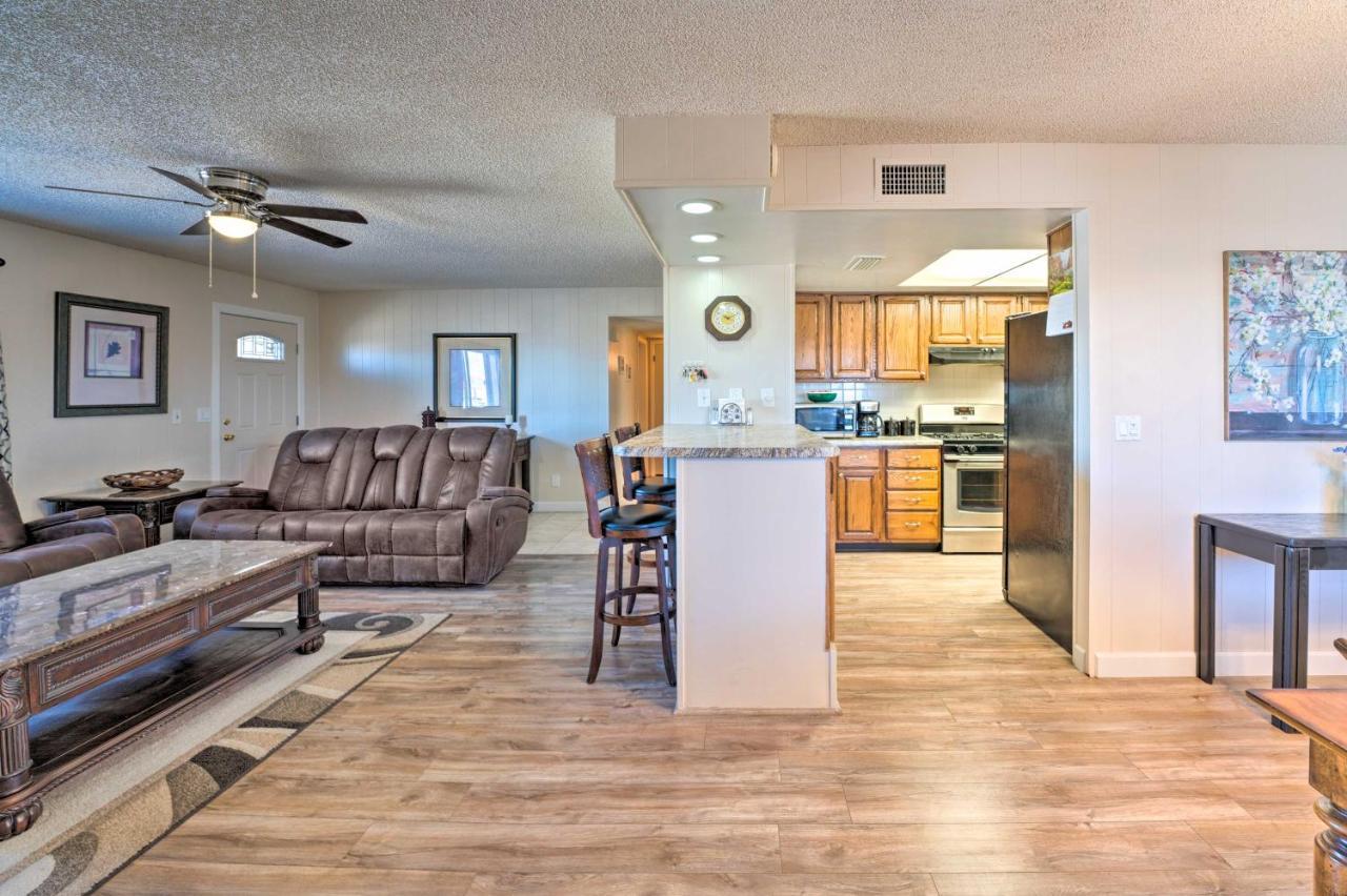 Havasu With Pool - 2 Miles To Waterfront! Holiday home *