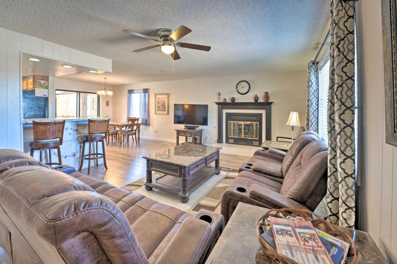 Havasu With Pool - 2 Miles To Waterfront! Holiday home *