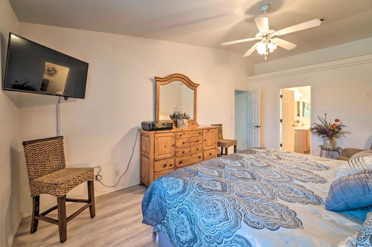 Charming Havasu 2 Mi To Body Beach! Holiday home