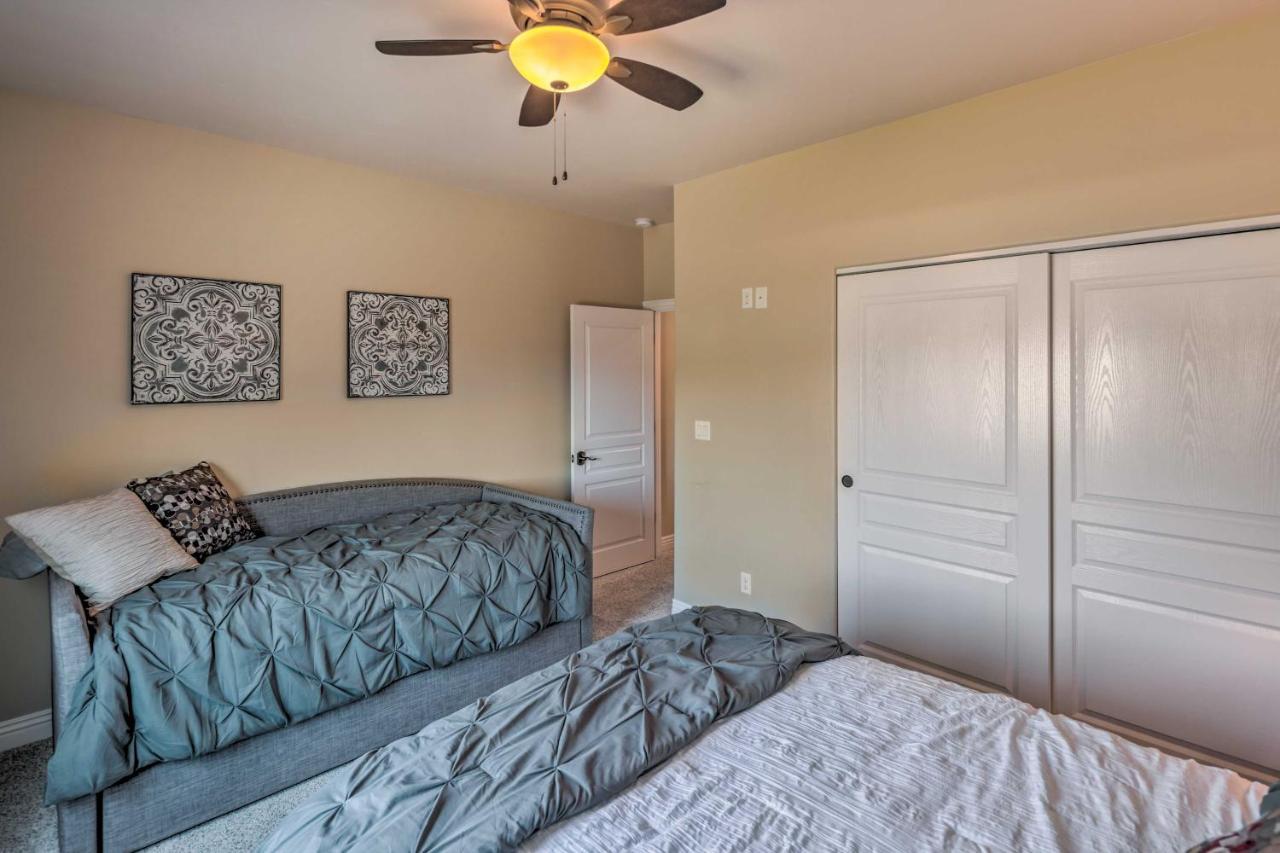 Luxe Havasu With Pool, And Patio! Holiday home *