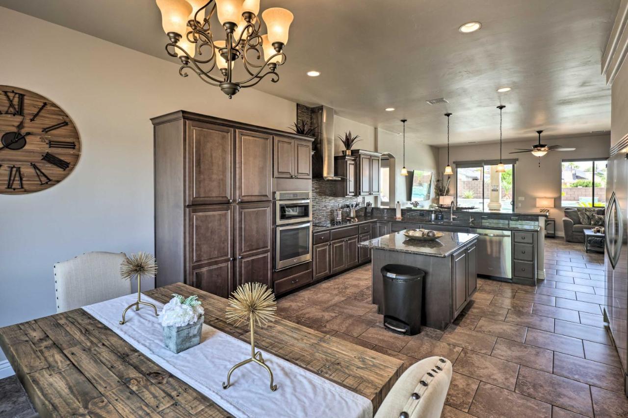 High-end Havasu With Pool And Hot Tub! Holiday home