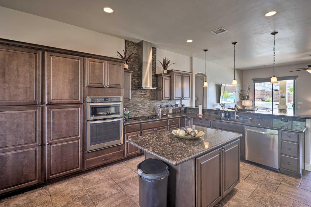 High-end Havasu With Pool And Hot Tub! *