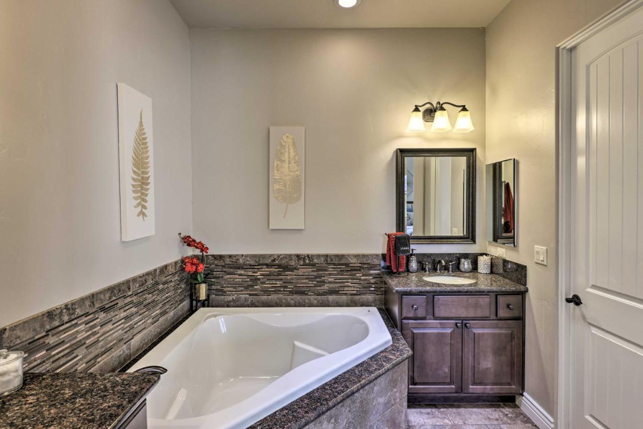 High-end Havasu With Pool And Hot Tub! *