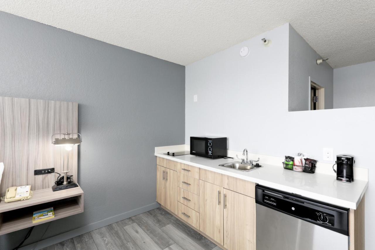 Hotel 6 Havasu Az 2*