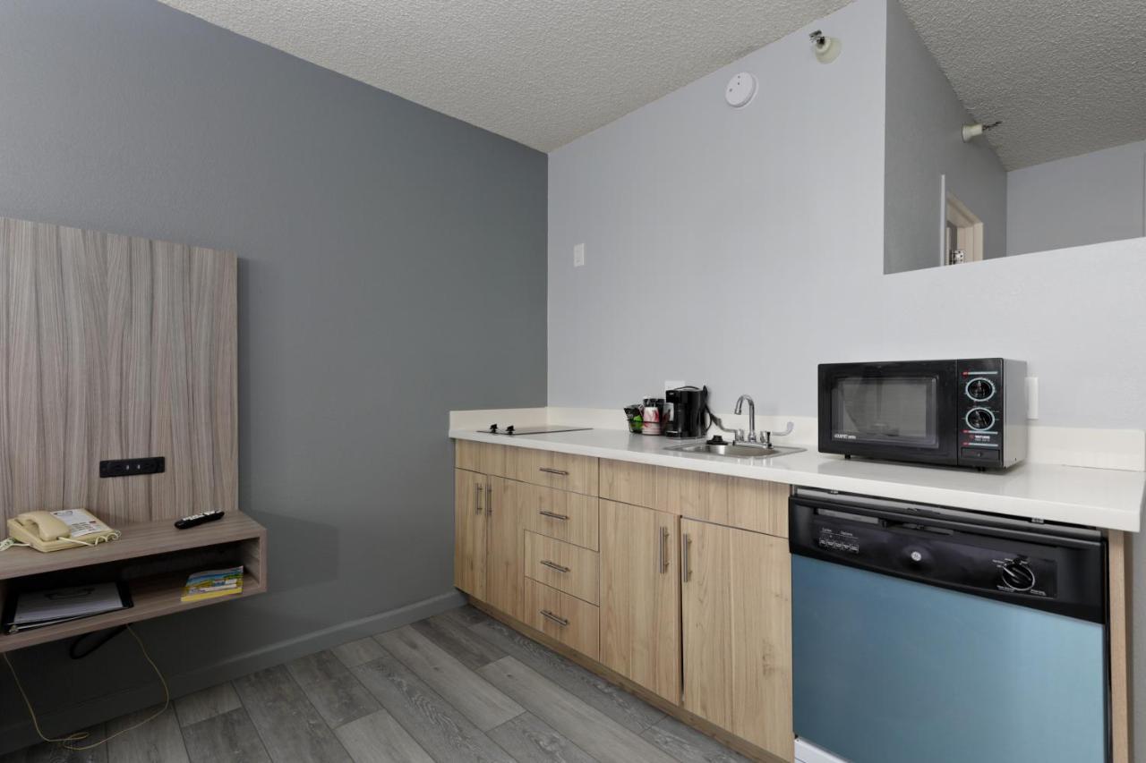 6 Havasu Az Hotel 2*