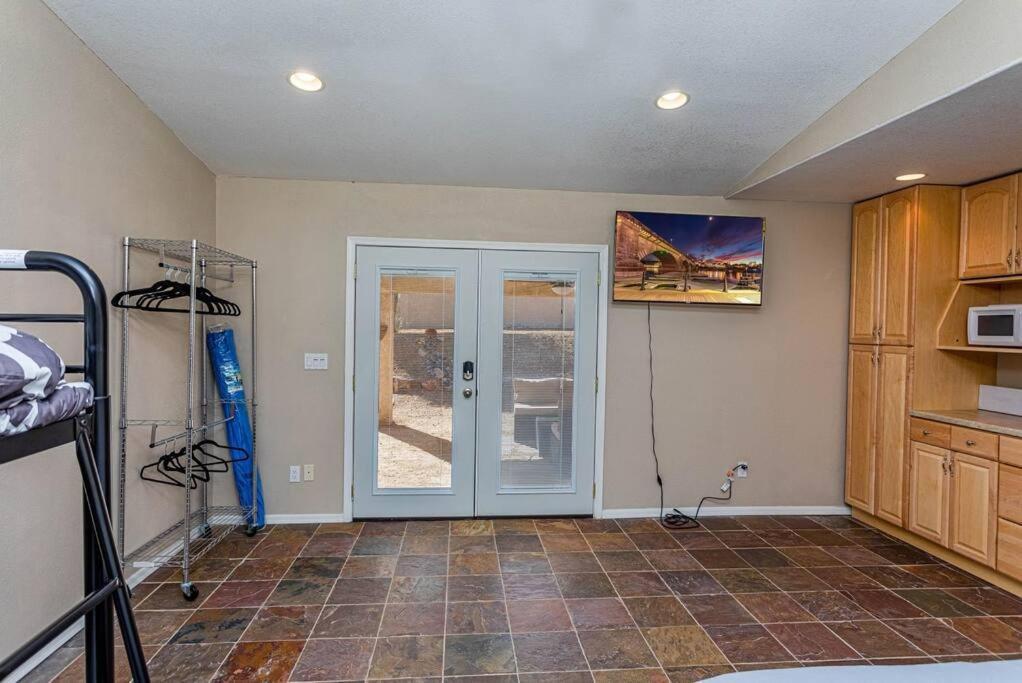 Style Living W/ Pool, Spa, Games Holiday home Lake Havasu City