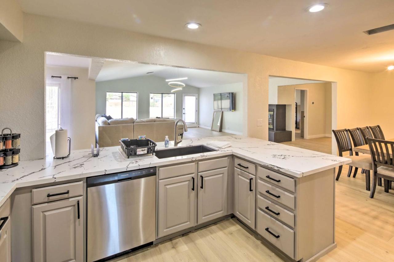 Modern Havasu Retreat And Mountain Views! *